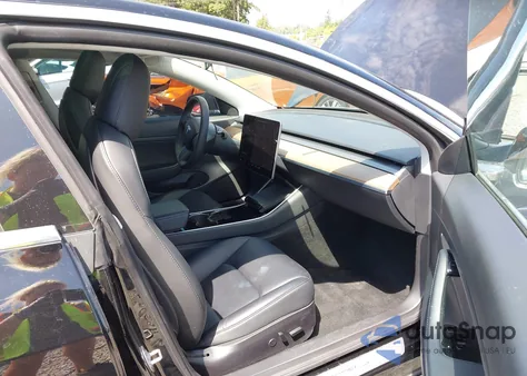 2020 Tesla Model 3 z USA, uszkodzony, nr VIN 5YJ3E1EA2LF784774